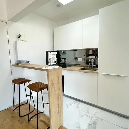 Apartment Superb Floor Studio, Center.