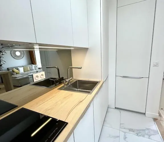 Superb Floor Studio, Center. * Biarritz